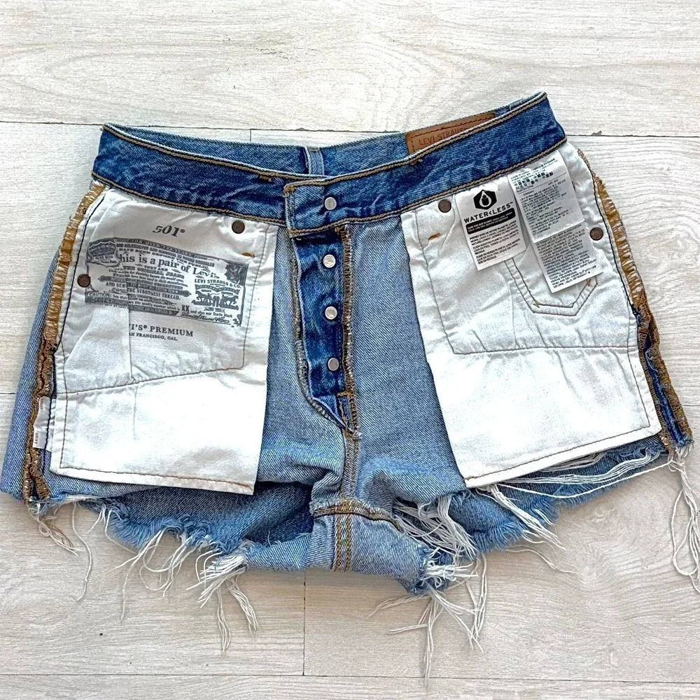 Levi's 501 Premium Denim Shorts Womens Size 25 Distressed High Rise Button Fly‎